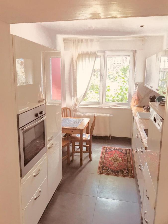Nana-Eg-80M2 Sanierter Altbau-Parkplatz-Kleiner Garten-Wlan-Netflix-2Zimmer-Kueche-Dusche-Wanne-Waschmaschine Oberhausen  Exterior foto