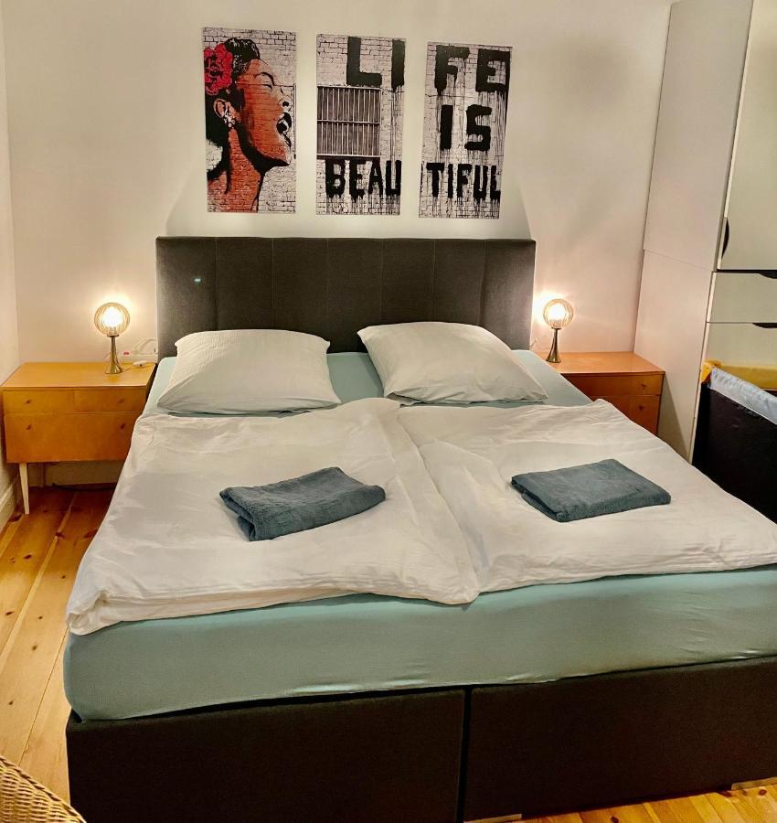 Nana-Eg-80M2 Sanierter Altbau-Parkplatz-Kleiner Garten-Wlan-Netflix-2Zimmer-Kueche-Dusche-Wanne-Waschmaschine Oberhausen  Exterior foto